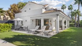 Villa en venta en Nueva Andalucia