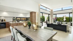 Villa en venta en Nueva Andalucia con 5 dormitorios