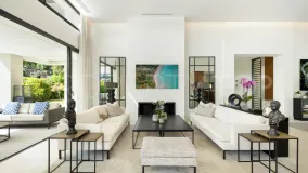 Villa en venta en Nueva Andalucia con 5 dormitorios