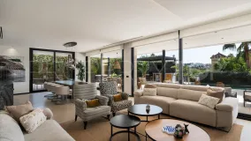 Se vende villa con 6 dormitorios en Nueva Andalucia