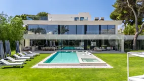 Comprar villa de 6 dormitorios en Los Monteros Playa