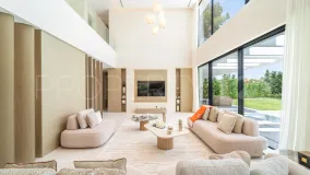 Comprar villa de 6 dormitorios en Los Monteros Playa