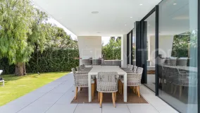 Comprar villa de 6 dormitorios en Los Monteros Playa