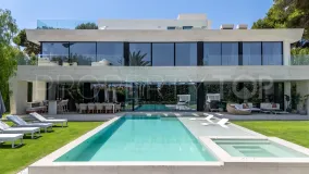 Comprar villa de 6 dormitorios en Los Monteros Playa