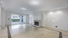 Comprar apartamento planta baja en Montebello Hills