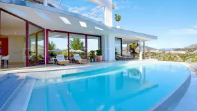 For sale villa with 7 bedrooms in Nueva Andalucia