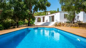 Country house for sale in Casares