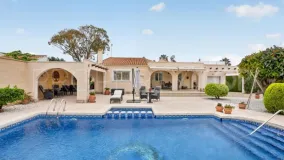 Villa for sale in Alicante with 3 bedrooms
