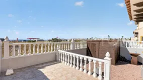 Se vende adosado con 2 dormitorios en Punta Prima