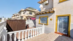Se vende adosado con 2 dormitorios en Punta Prima