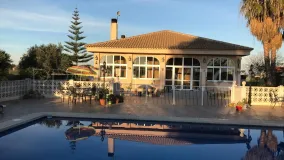 Villa en venta con 4 dormitorios en Dolores