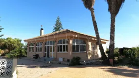 Villa en venta con 4 dormitorios en Dolores