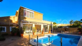 Villamartin, villa con 5 dormitorios a la venta