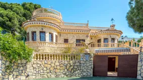 Villamartin, villa con 4 dormitorios en venta