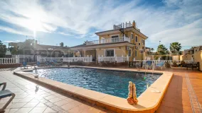 Villa en venta en Los Balcones con 6 dormitorios
