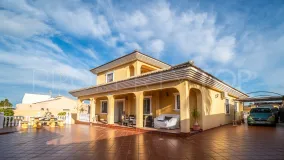 Villa en venta en Los Balcones con 6 dormitorios