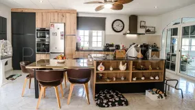 Comprar villa de 3 dormitorios en Villa Marina