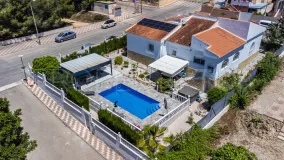 Comprar villa de 3 dormitorios en Villa Marina