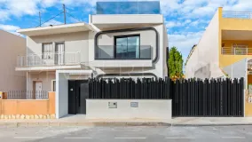Villa for sale in Torre de la Horadada with 4 bedrooms