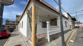 For sale 4 bedrooms town house in Algorfa