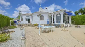 Comprar villa de 3 dormitorios en Torrevieja